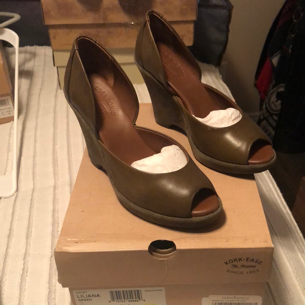 Kork-Ease Olive Green Wedges NEW with box